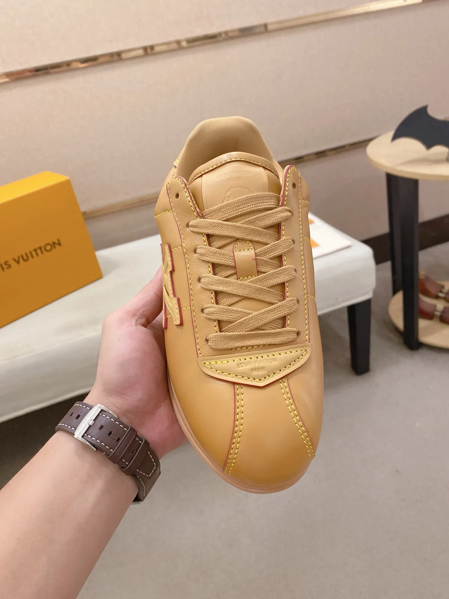 Men's shoes💰: Couple style 700💰LOUIS VUITTON Footint Soccer sneakers‼ ️ The top version, the same sneakers for LV couples. You will look fashionable when you wear them. This Footint Soccer sneaker was unveiled in the 2025 spring and summer series fashion show. The tongue is embellished with the Lvers United badge inspired by the football team. The rubber sole of the foot is decorated with multiple Louis Vuitton logos. The original latest packaging. Fabric: original imported cowhide. Lining: original imported breathable mesh. Foot pad: original injection molding pad. Outsole: original molded T combination outsole. Size: 35-45.